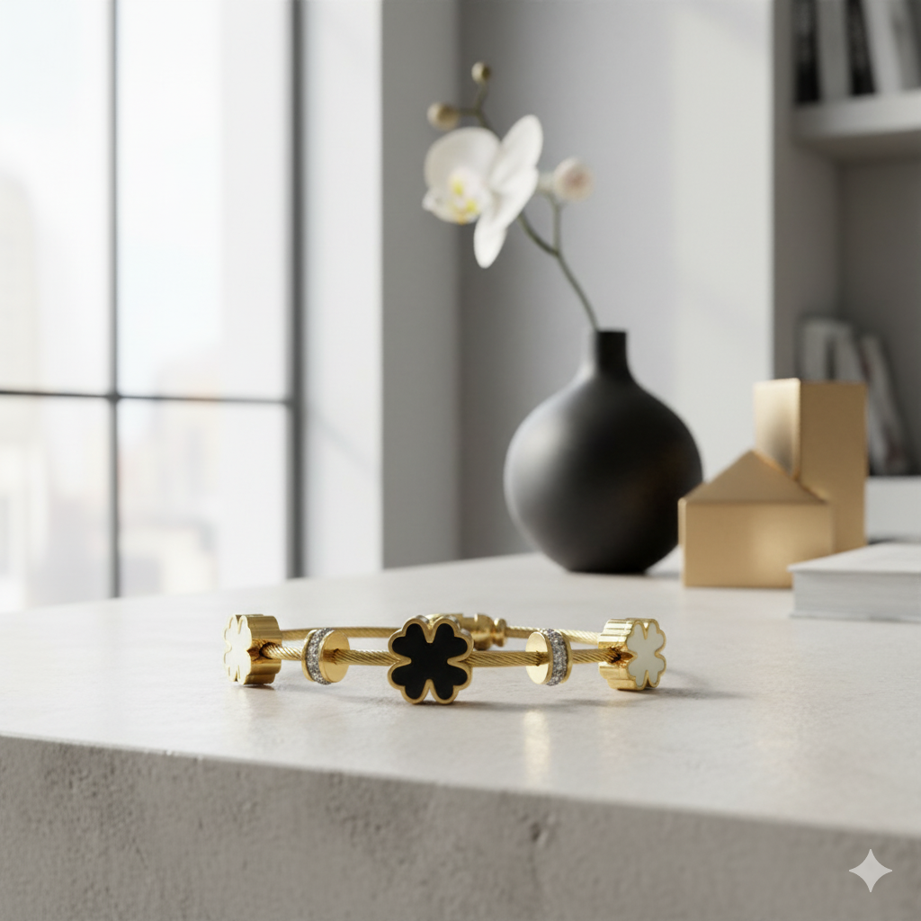 Clover Charm Bracelet – Dual-Tone Elegance