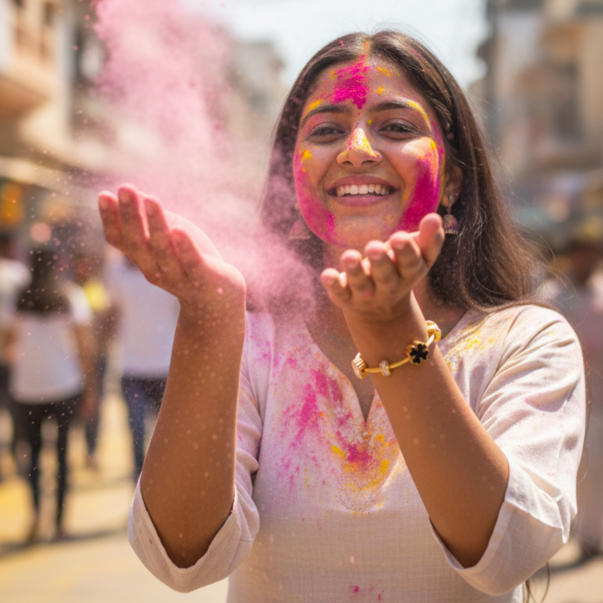 Clover Charm Bracelet – Dual-Tone Elegance